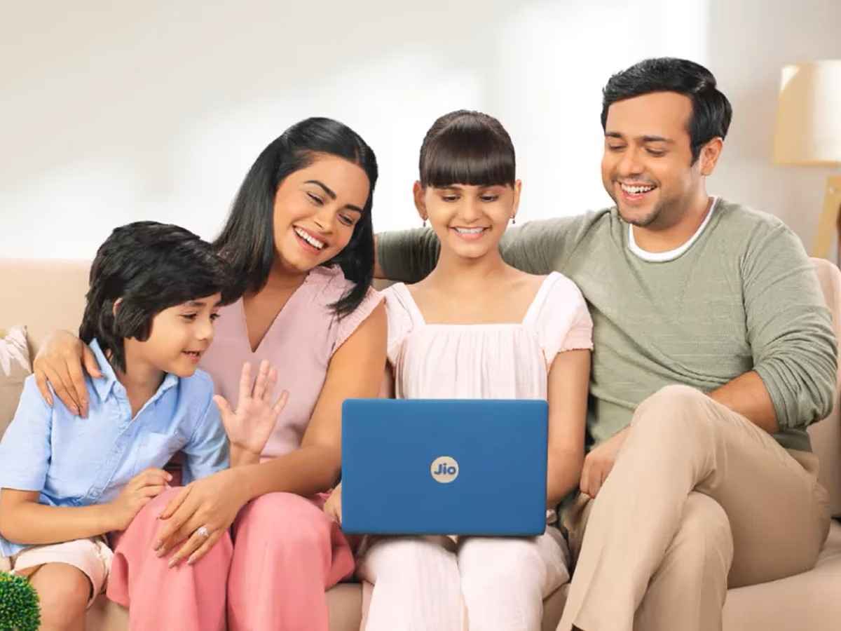 JioBook laptop Review in Hindi