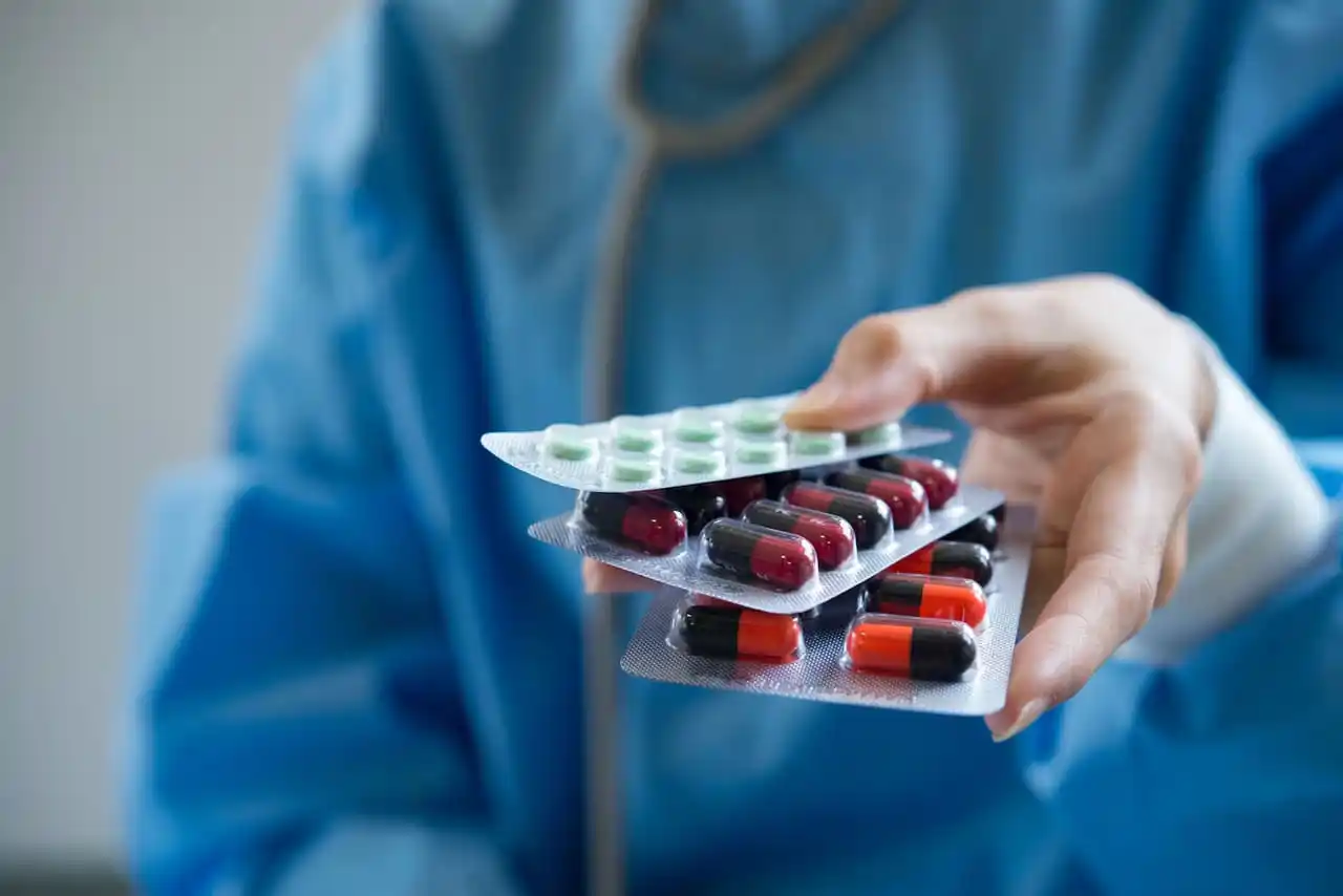 Chemists अब बिना Prescription के नहीं बेच सकेंगे दवा, सरकार ने मेडिकल स्टोर्स को दिया आदेश