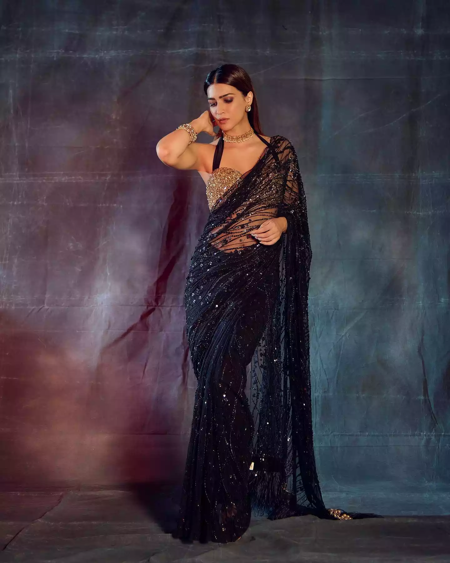 stylish saree 1729871822469